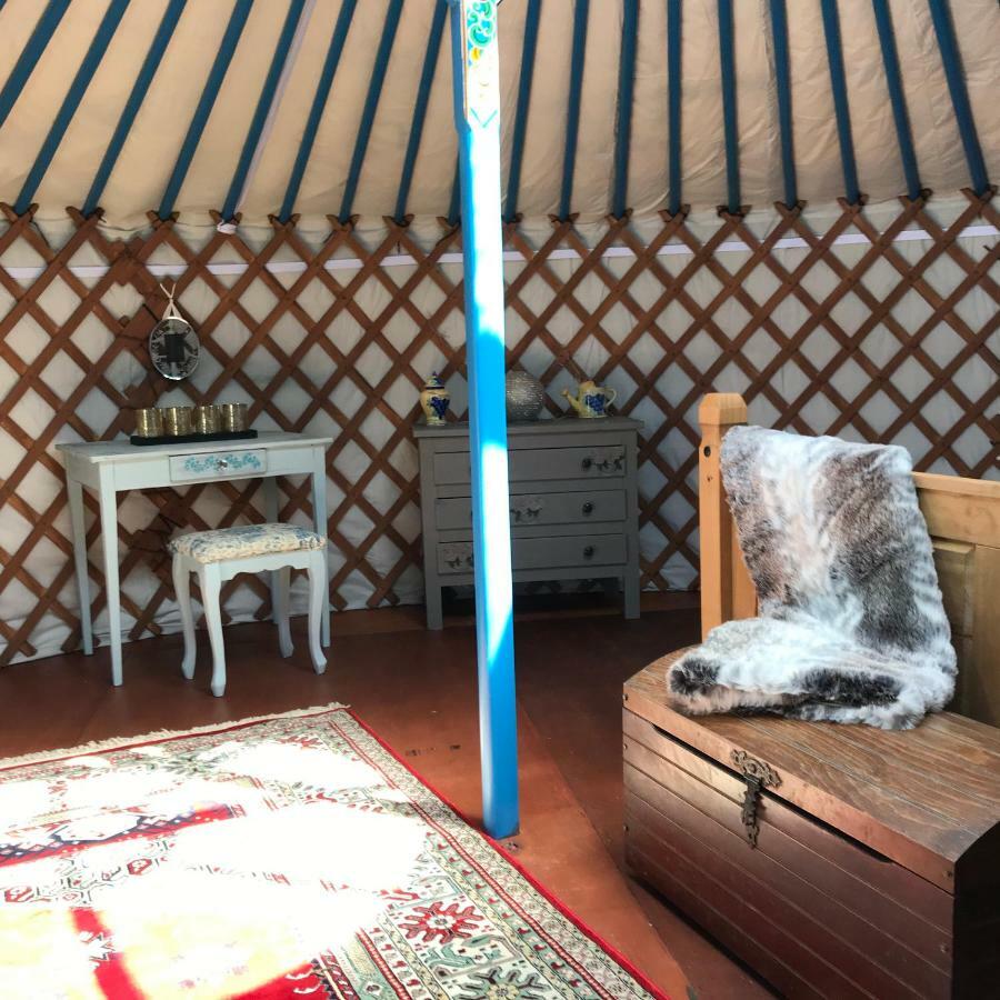 French Fields Luxury Glamping Original Mongolian Yurt Ξενοδοχείο Le-Vieux-Cerier Εξωτερικό φωτογραφία